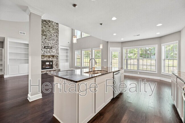 Building Photo - 925 Brookwood Ln