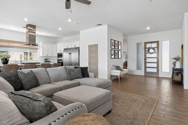 Building Photo - Charming 4BR House in Madera