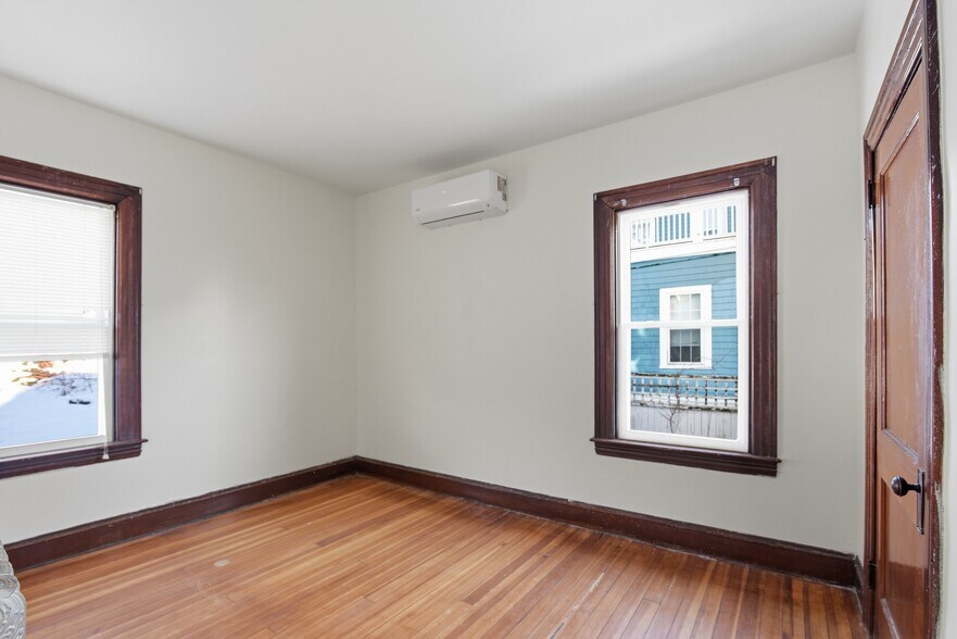 Building Photo - 341 Belmont St