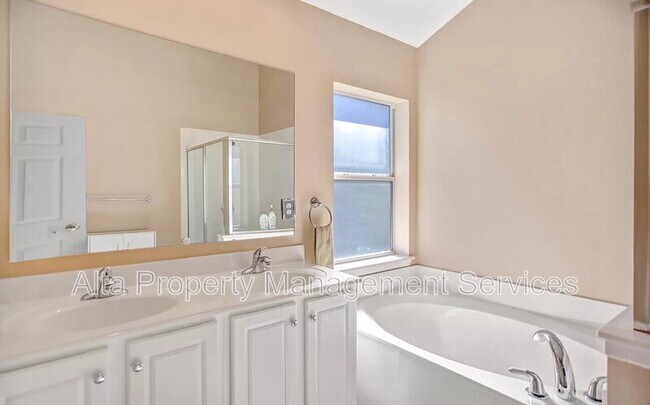 Building Photo - 701 Lake Stone Cir