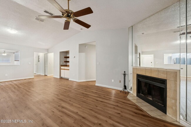Building Photo - 85 Debarry Ave