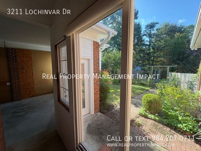 Building Photo - 3211 Lochinvar Dr