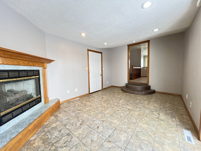 Building Photo - 2388 Martin Dr