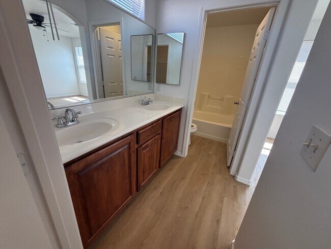 Building Photo - Charming 3-Bedroom Home with Modern Comfor...