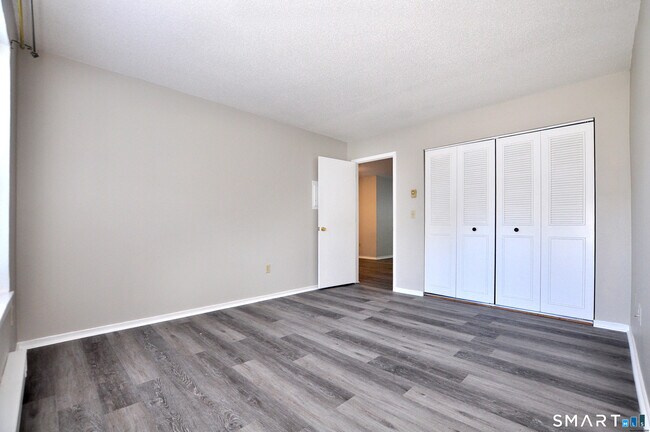 Building Photo - 71 Wellington Dr
