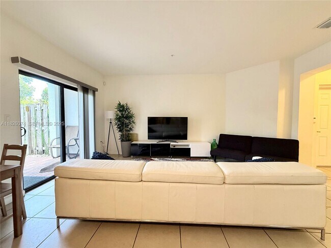 Building Photo - 10600 NW 88th St