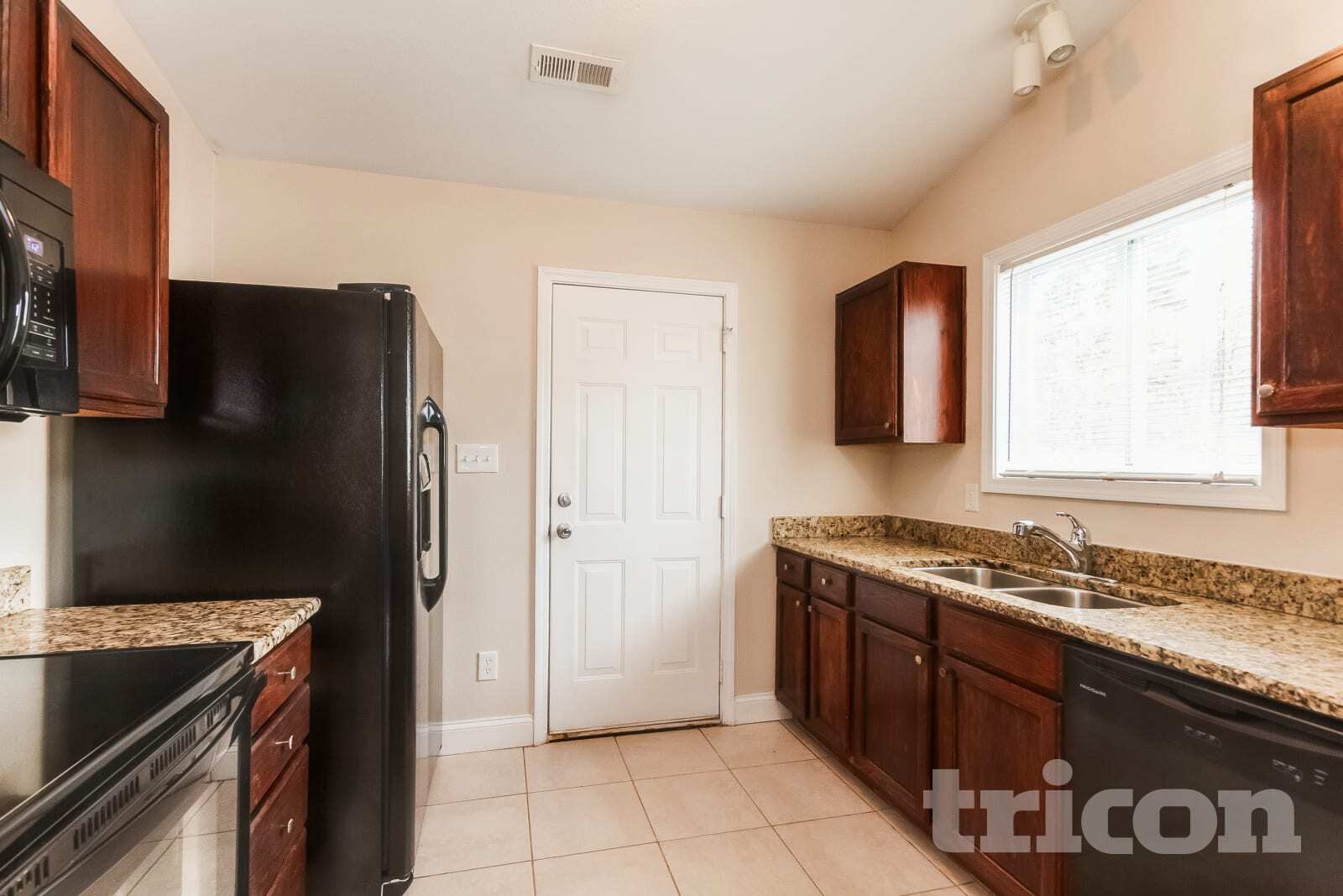 Building Photo - 10417 Hugue Way