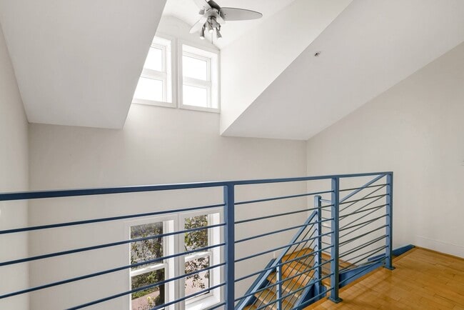 Building Photo - Available Now! Updated 2 Bedroom 2 1/2 Bathroom Condo! Parking Included!