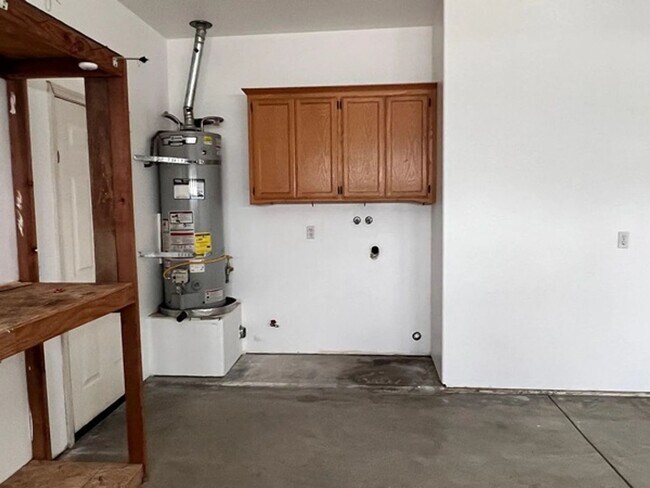 Building Photo - 3 Bedroom, 1 Bath Home with attached 2 car garage