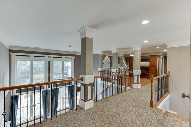 Building Photo - 940 Chateau Forest Rd