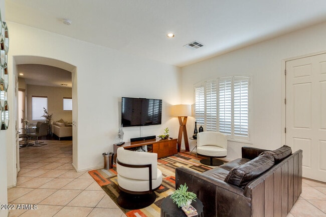 Building Photo - 2037 W Periwinkle Way