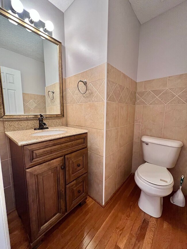 Building Photo - 3 Bed, 2.5 Bath Home w/ 2 Car Garage and Bonus Room