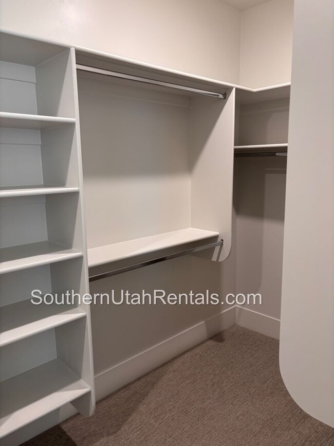 Building Photo - Beautiful 4 bed | 3 Bath | 3 Car Garage of...