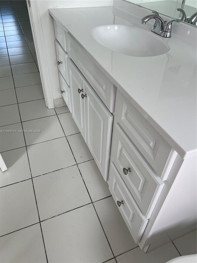 Building Photo - 500 NE 2nd St