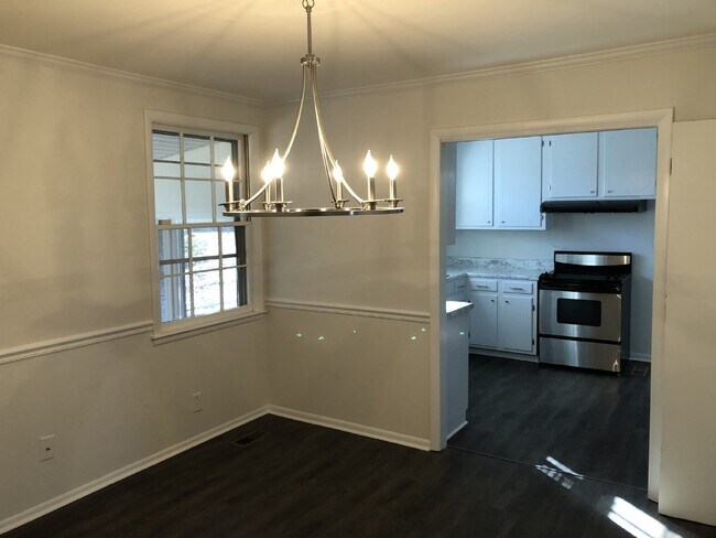 Building Photo - 3BD 1.5 BA HOUSE with Bonus Room  AVAILABL...