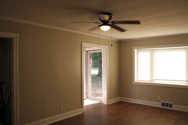 Building Photo - 692 Brookdale Dr