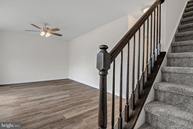 Building Photo - 402 Valor Way