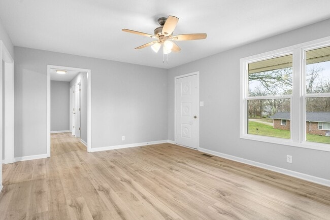Building Photo - Renovated 3 Bedroom Pet Friendly Home For Rent!