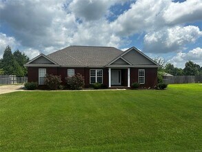 Building Photo - 90 Stoneridge Dr