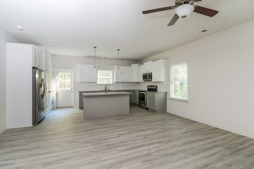 Building Photo - 621 Burrington Ct