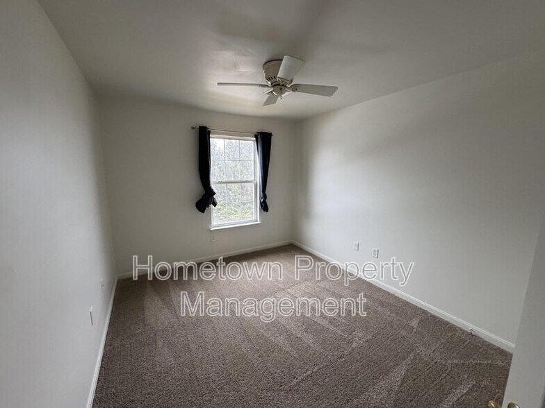 Building Photo - 112 Hawk Ct