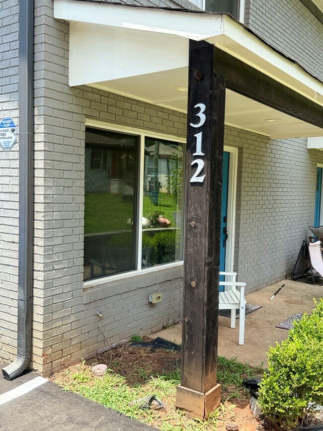 Building Photo - 312 State St