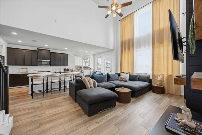 Building Photo - 2940 Golden Dust Dr