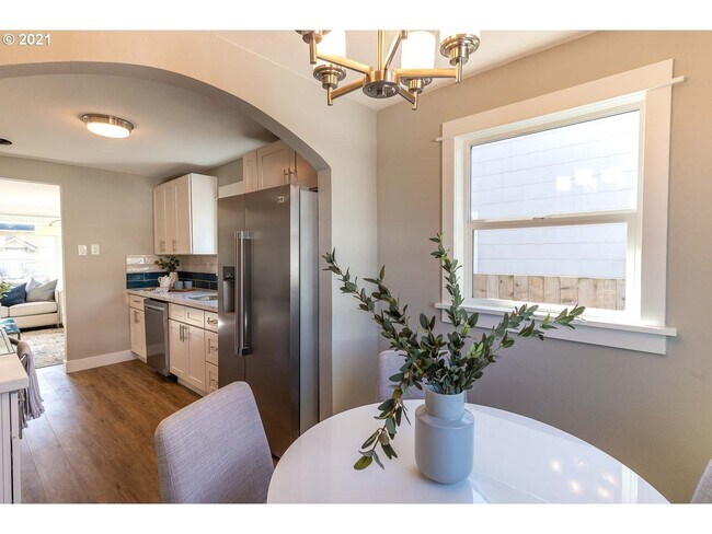 Building Photo - 8111 SE Taylor St