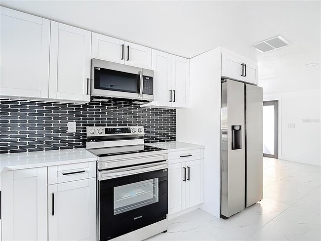 Building Photo - 9920 San Mateo Way