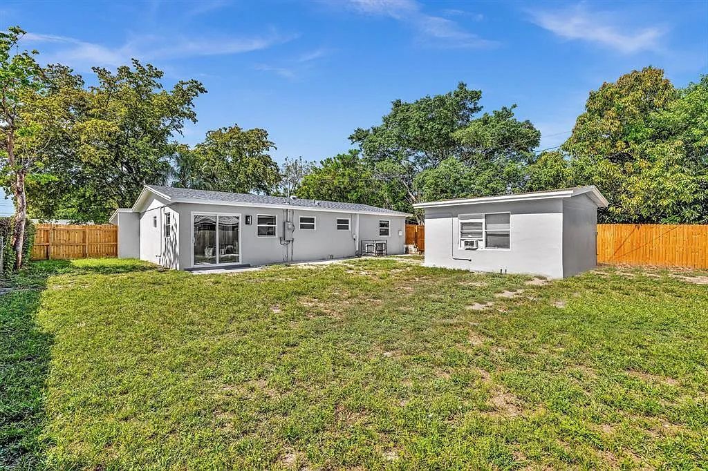 Building Photo - 2770 NW 25th St