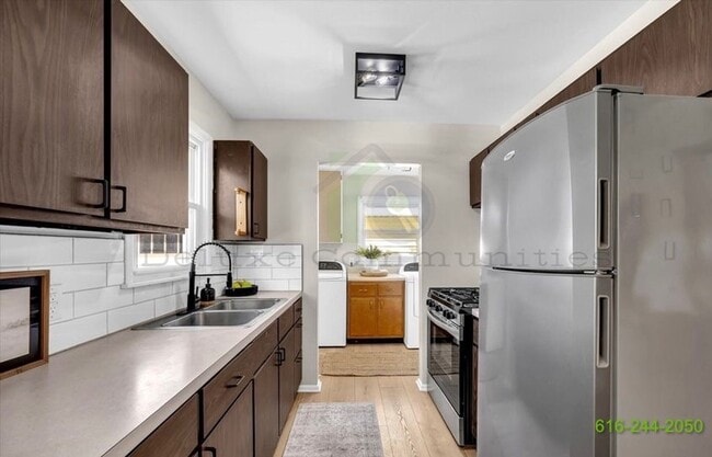 Building Photo - Newly Remodeled 3 Bedroom Kentwood Home! S...