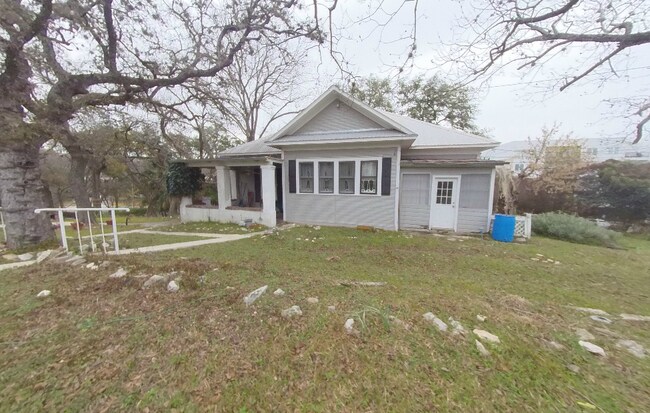Primary Photo - THREE BEDROOM, 2 BATHROOM HOME FOR LEASE I...