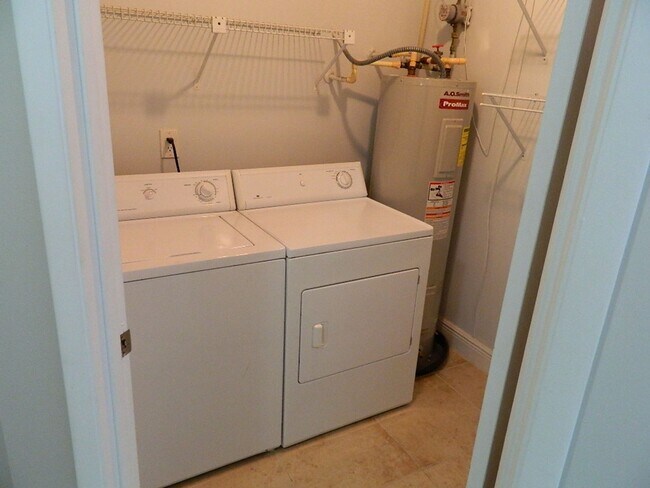 Building Photo - 1br 1 bath Condo-Lake Mary in the Regency Park Community