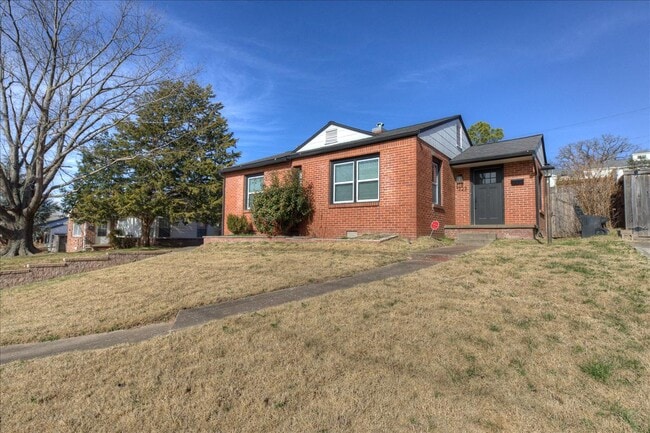 Building Photo - 1223 E 31st St