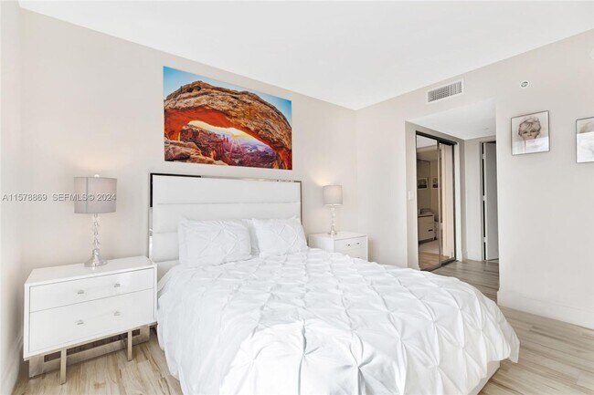 Building Photo - 2600 E Hallandale Beach Blvd