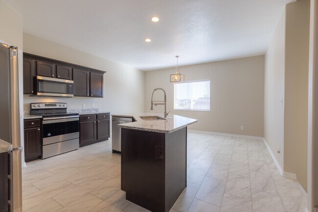 Building Photo - Darling home in desirable Little Valley with a PRIVATE POOL!