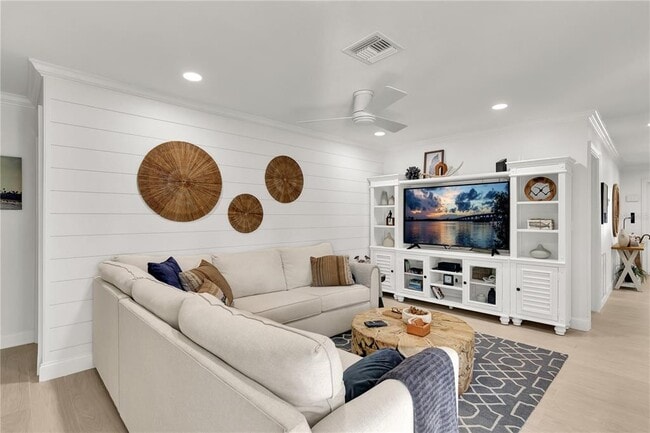 Building Photo - 1945 Anglers Cove