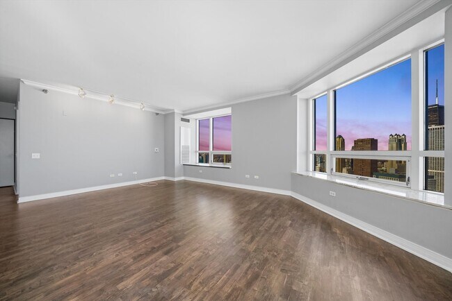 Building Photo - 512 N McClurg Ct