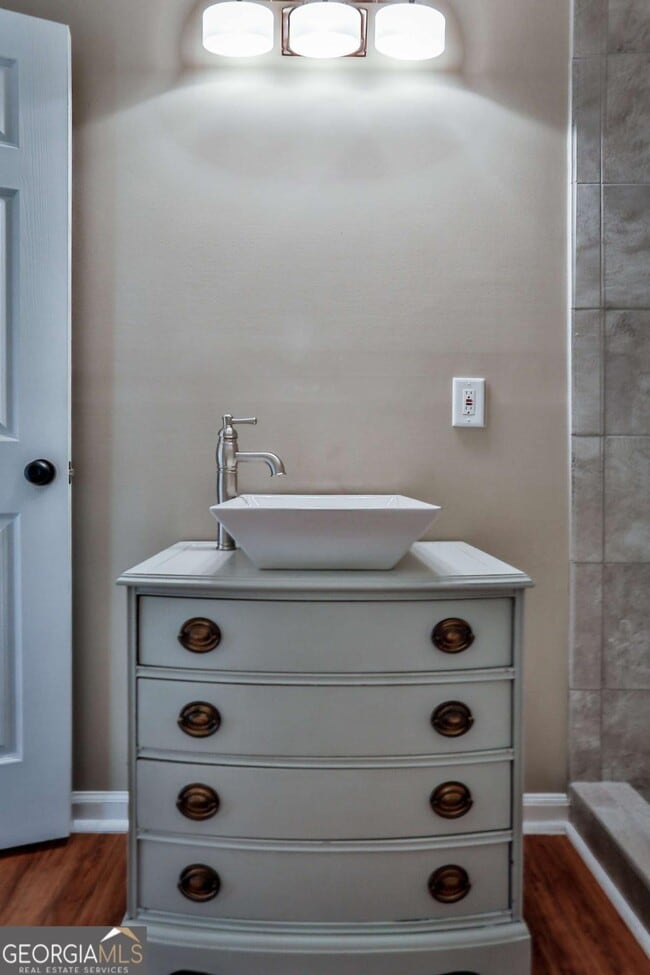 Building Photo - 680 North Ave