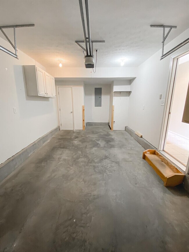 Building Photo - 2221 Reserve Ct
