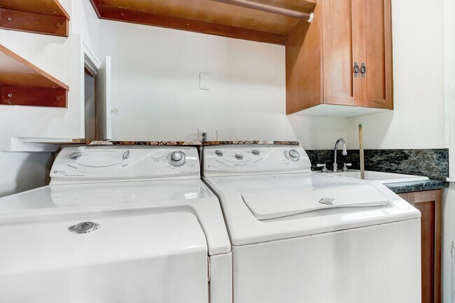 Building Photo - Chic Silver Lake Hillside Retreat with Bre...