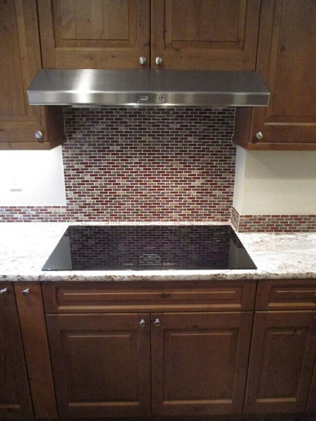 Building Photo - 3 Bedroom + Bonus, 2.5 Bathroom Gig Harbor...