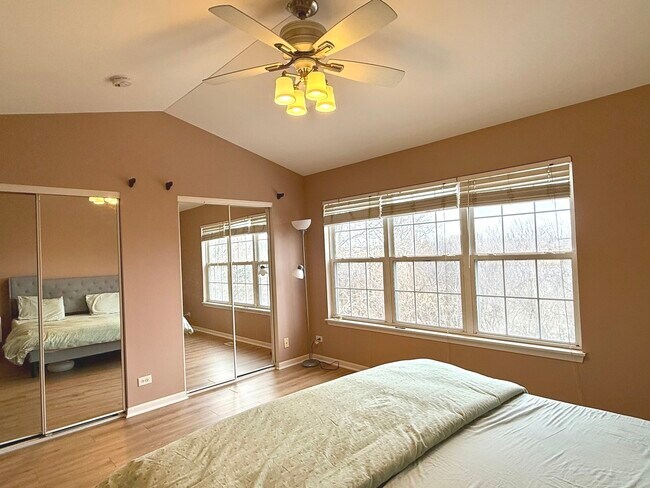 Building Photo - 2481 Oneida Ln