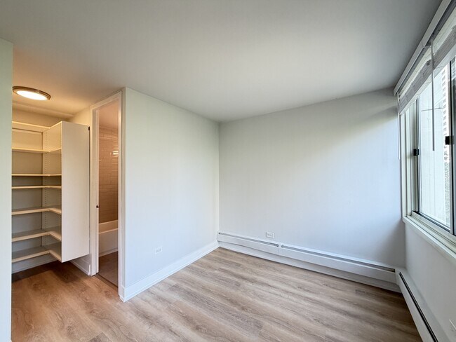 Building Photo - 1442 N Dearborn St