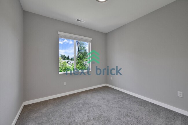 Building Photo - Spacious 4-Bedroom Retreat with 3.5 Baths in Beautiful Bothell – Your Ideal Home Awaits!
