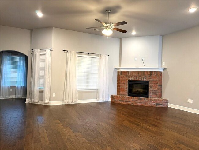 Building Photo - 4504 SW Plumley Ave