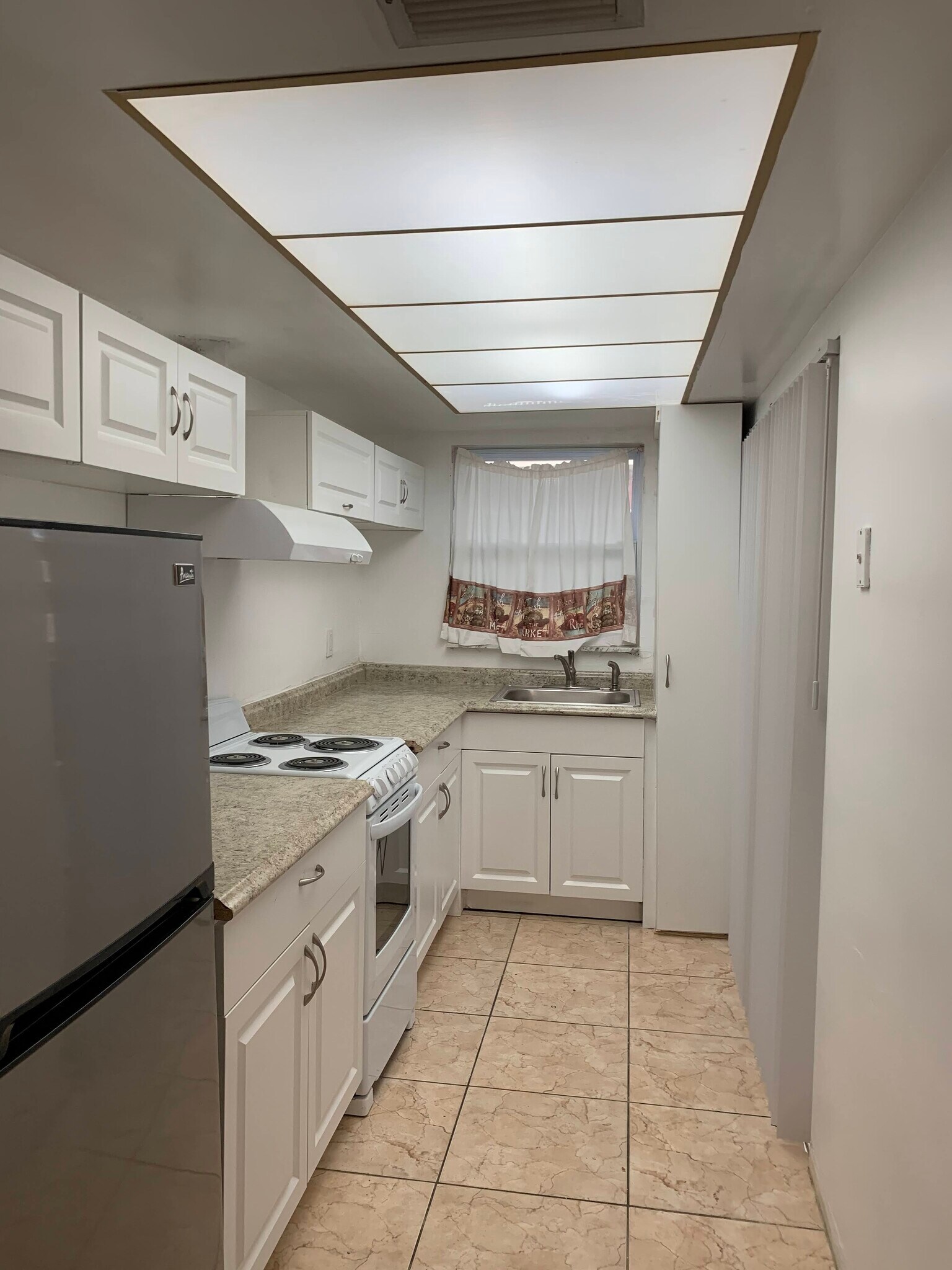 Building Photo - 180 NE 12th Ave