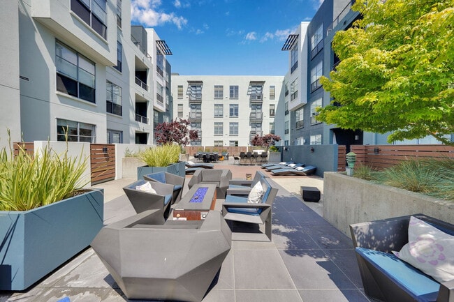 Building Photo - 355 Berry St