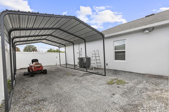 Building Photo - 681 SW Millard Dr