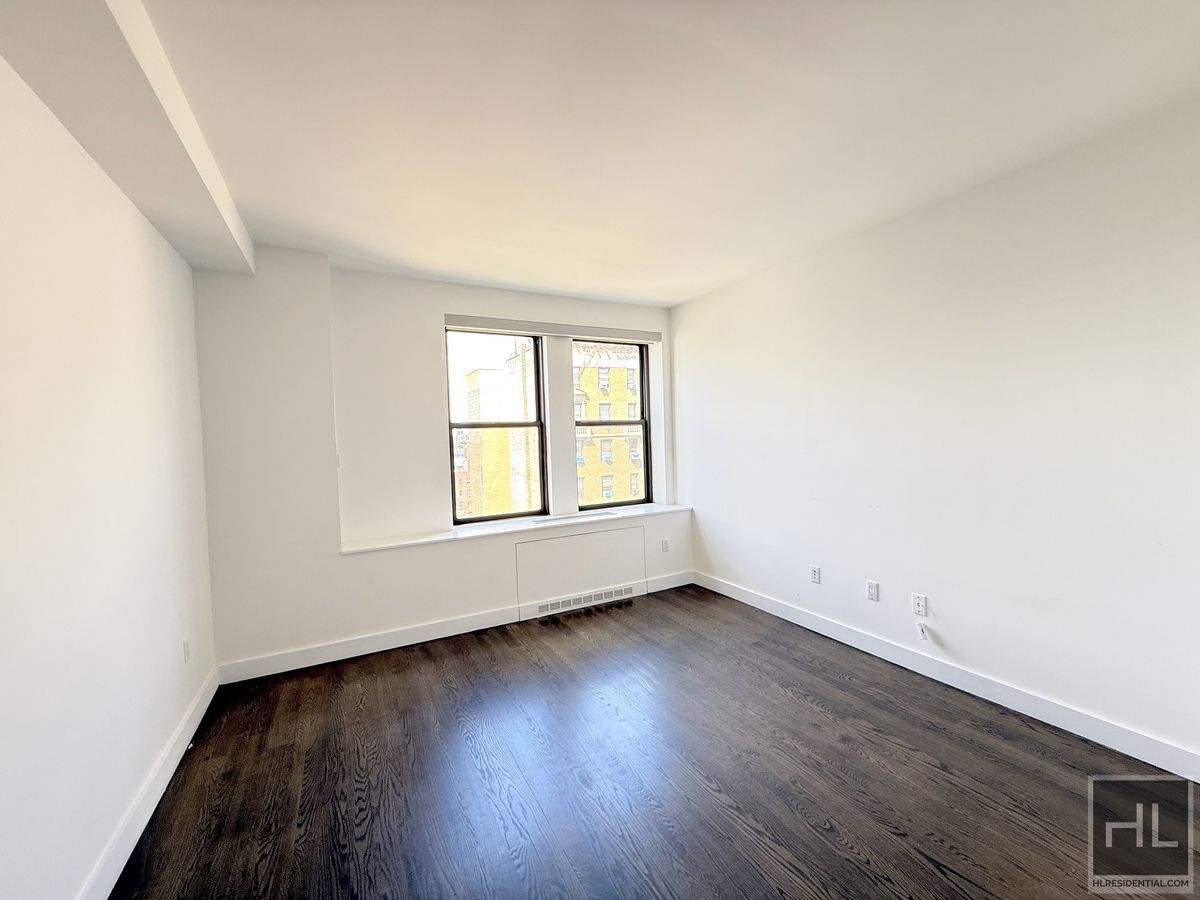 Building Photo - NO fee Sunny 1 bedroom 1 bathroom with washer and Dryer - WEST END AVENUE